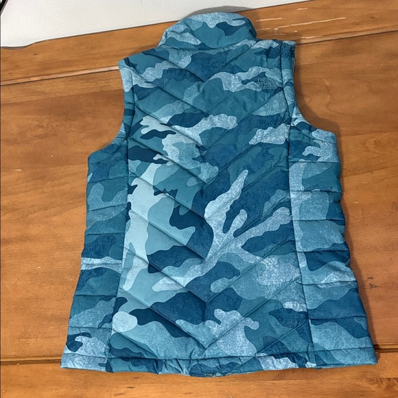 The North Face NWT Down Feather Blue Camouflage Puffer Vest Size Small - Picture 7 of 15